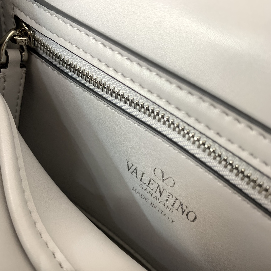 Valentino Garavani Rockstud Spike Medium Chain Bag in Silver Supple Lambskin Nappa